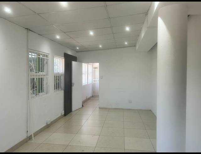 3,501M² BUSINESS TO LET IN MONDEOR